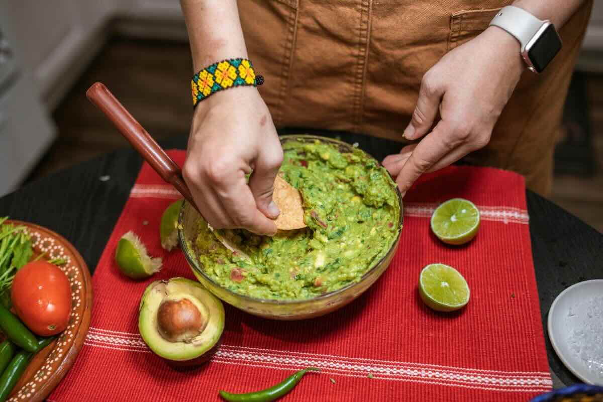 Guacamole recién hecho. Foto de Pexels.