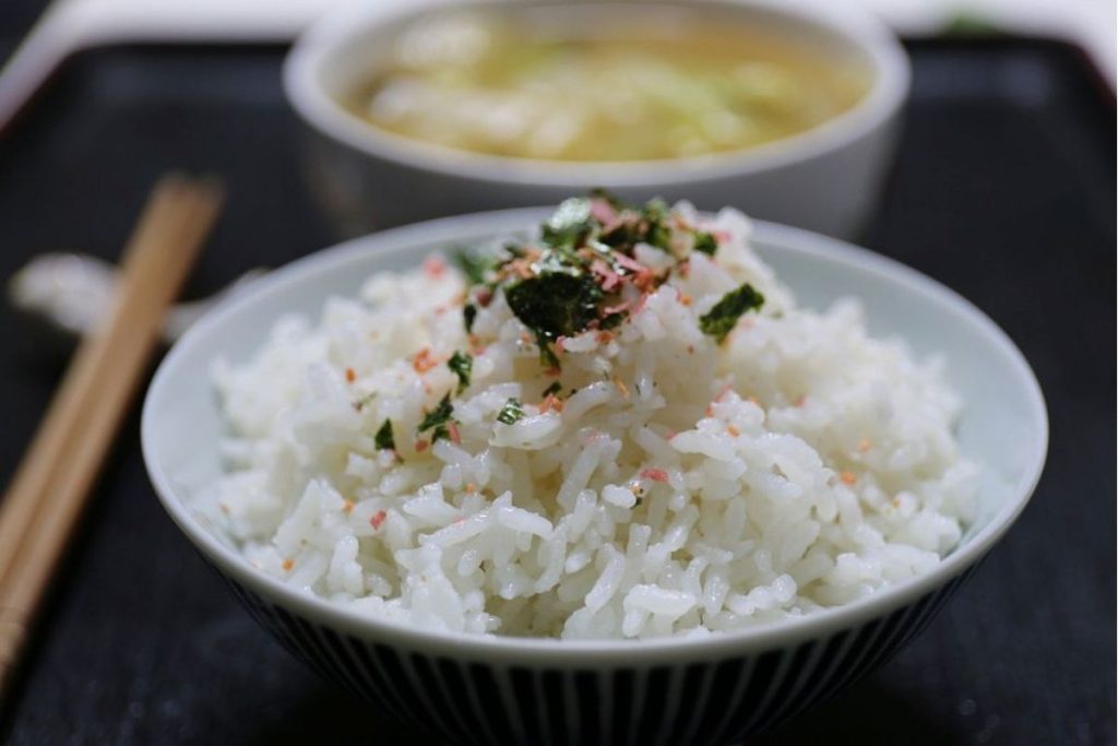 El arroz al vapor es una versión popular para disfrutar de una guarnición ligera.