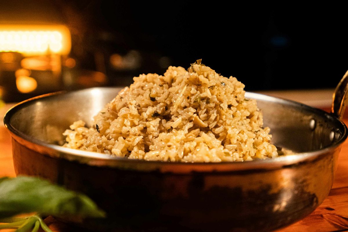 Arroz integral salteado. Foto de Pexels.