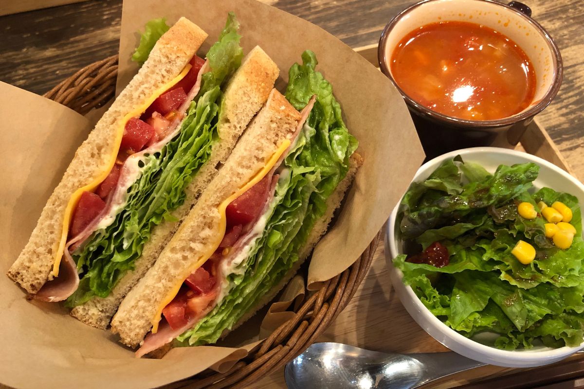 Sándwich BTL tradicional. Foto de Pexels.