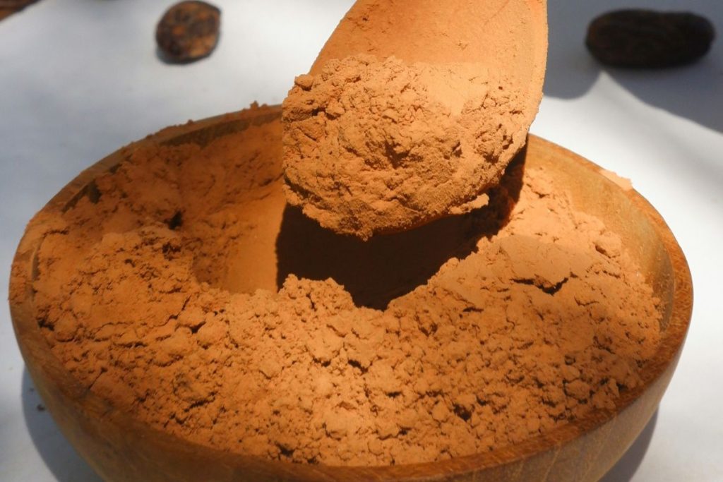 Preparar café con cacao tiene beneficios que se mantienen discretos.