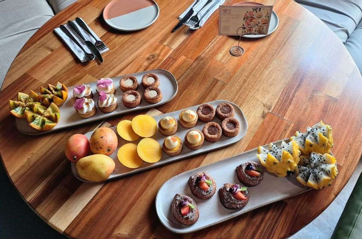 Postres de panadería francesa con frutas tropicales (mango, maracuyá, lulo), foto de Miriam Carmo