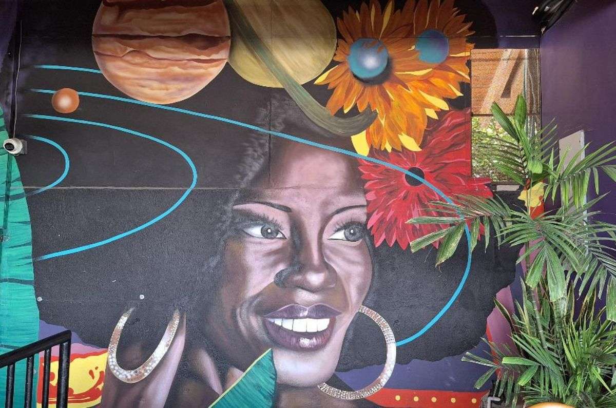 Mural en la entrada de Lunático Experience - Cooking Classes & Rum Tasting, foto de Miriam Carmo