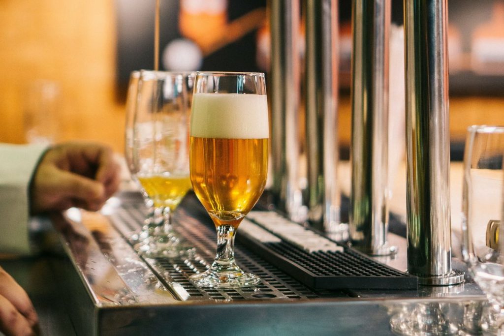 La cerveza sin alcohol es una tendencia que cada vez es más popular a nivel mundial.