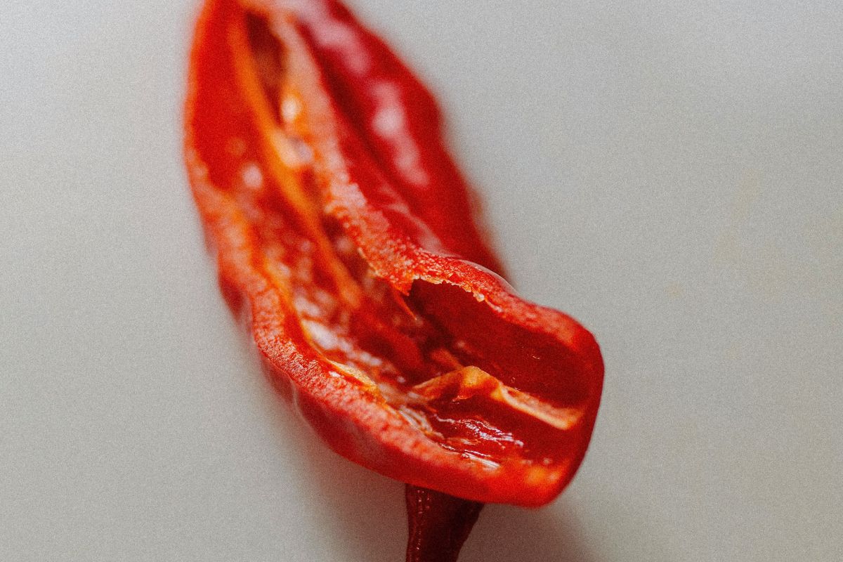 Chile fresco sin venas y semillas. Foto de Pexels.