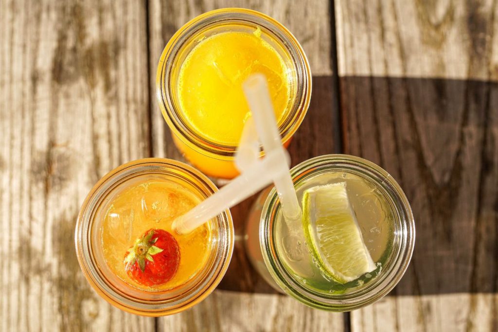 Una limonada refrescante requiere de ingredientes frescos y se debe preparar al momento.