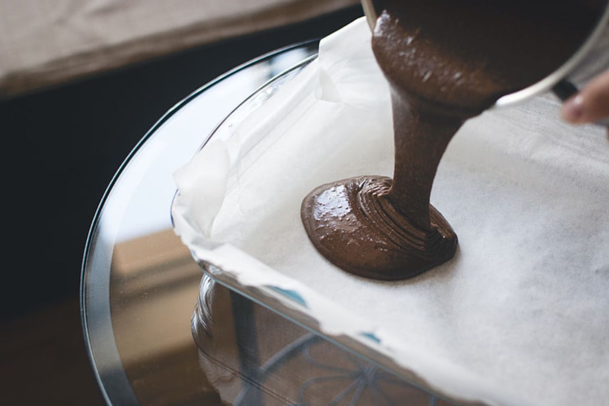 Mezcla para bizcocho de chocolate. Foto de Pexels.