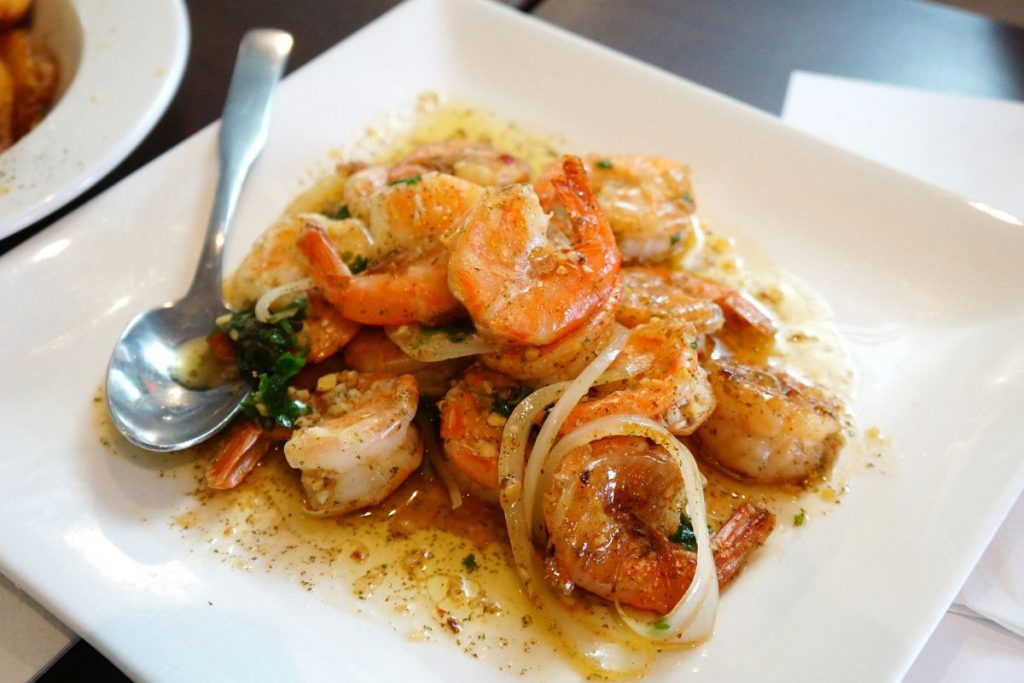 El mojo de ajo es una técnica culinaria para cocinar pescados y mariscos.
