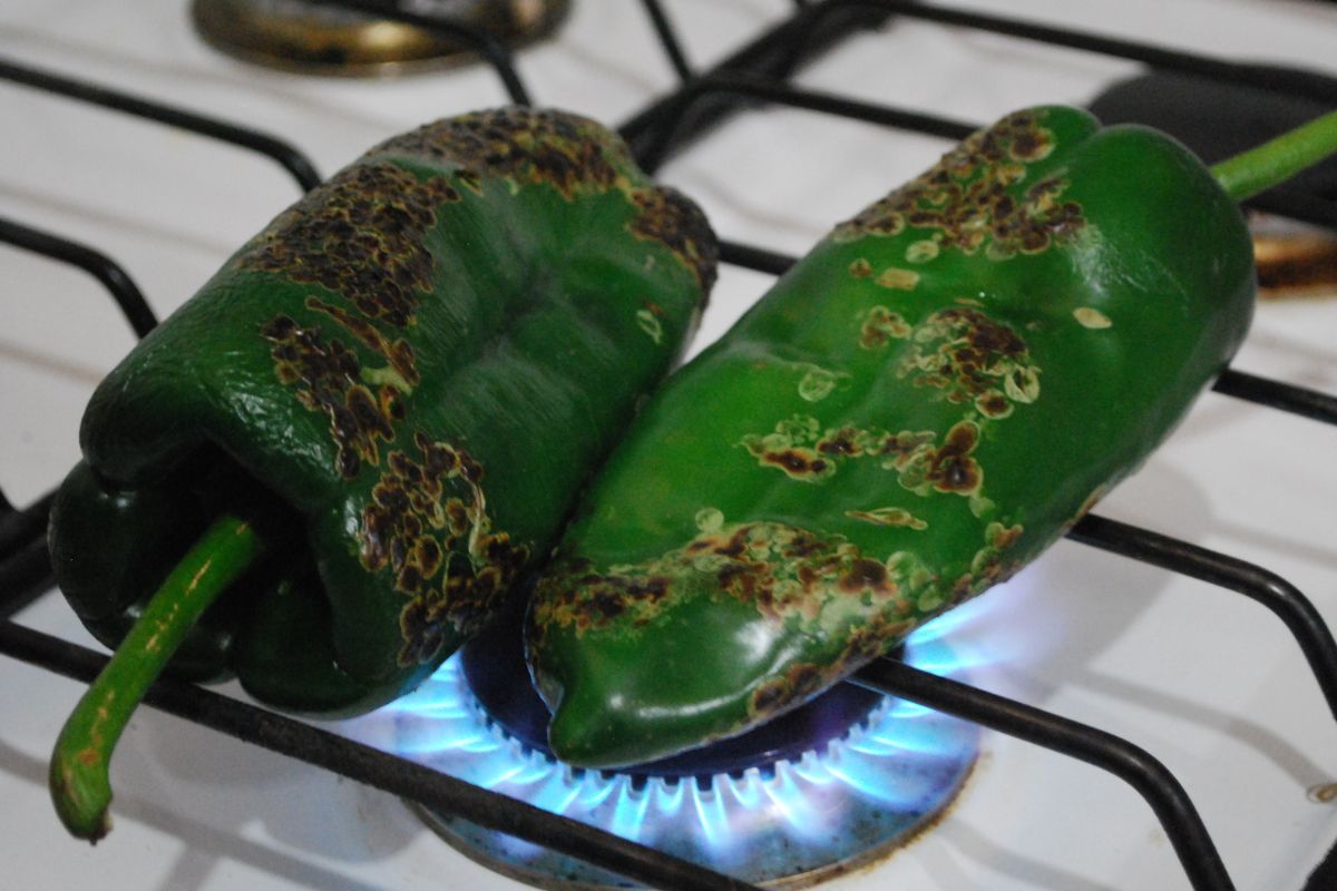 Tips para pelar chiles poblanos sin complicaciones en casa