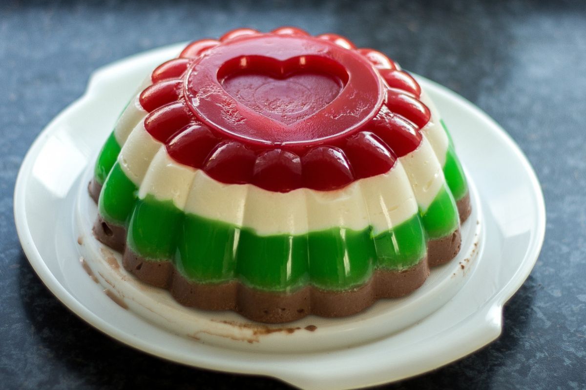 1. Gelatina tricolor