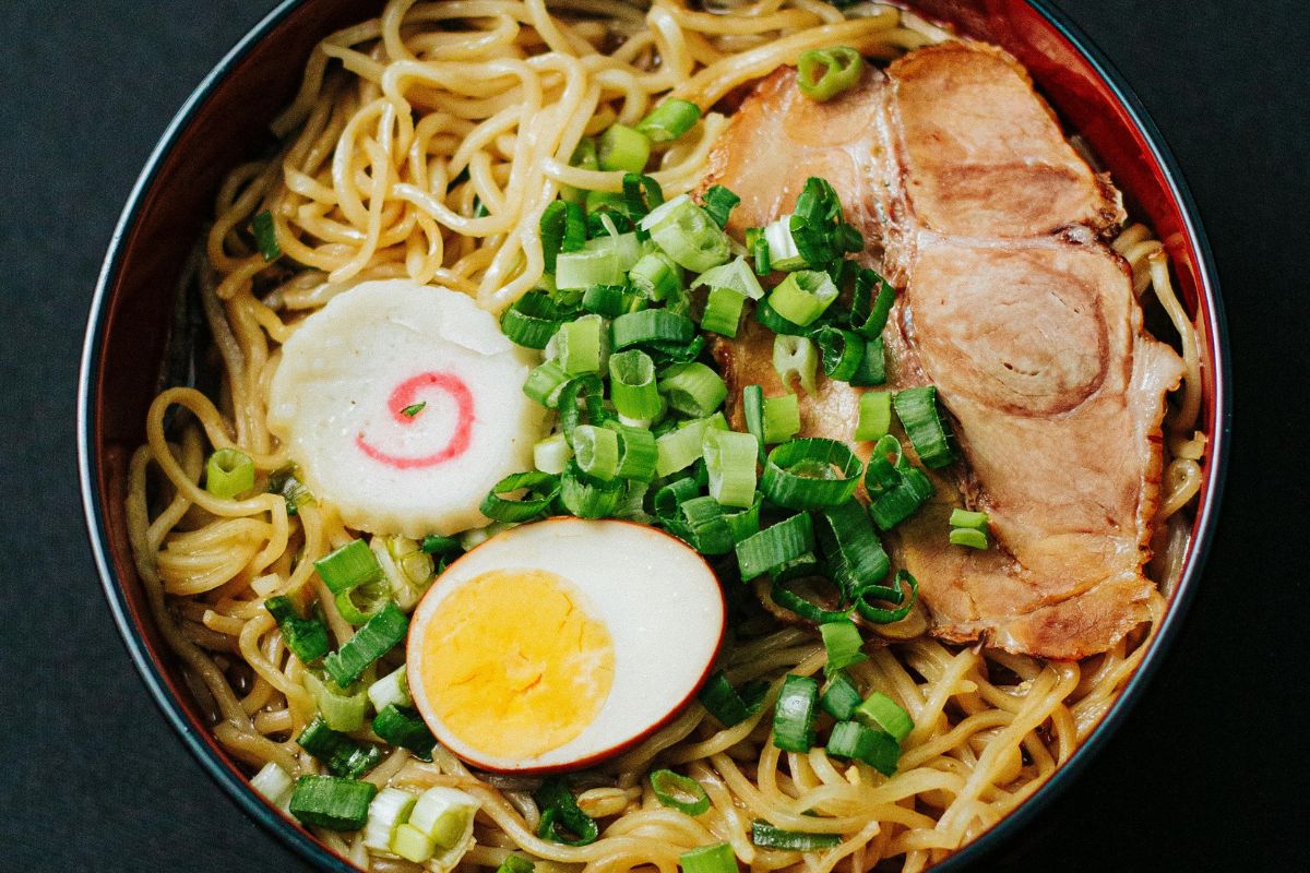 Ramen clásico con carne de cerdo. Foto de Pexels.