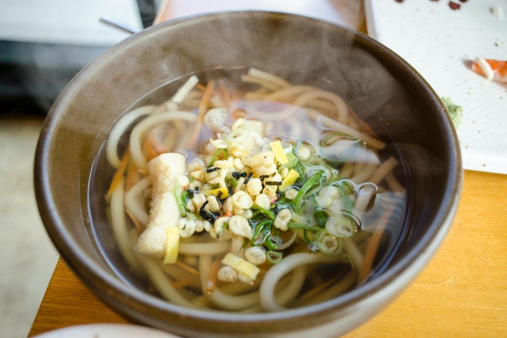 El ramen y el udon son dos sopas básicas de la cocina asiática.