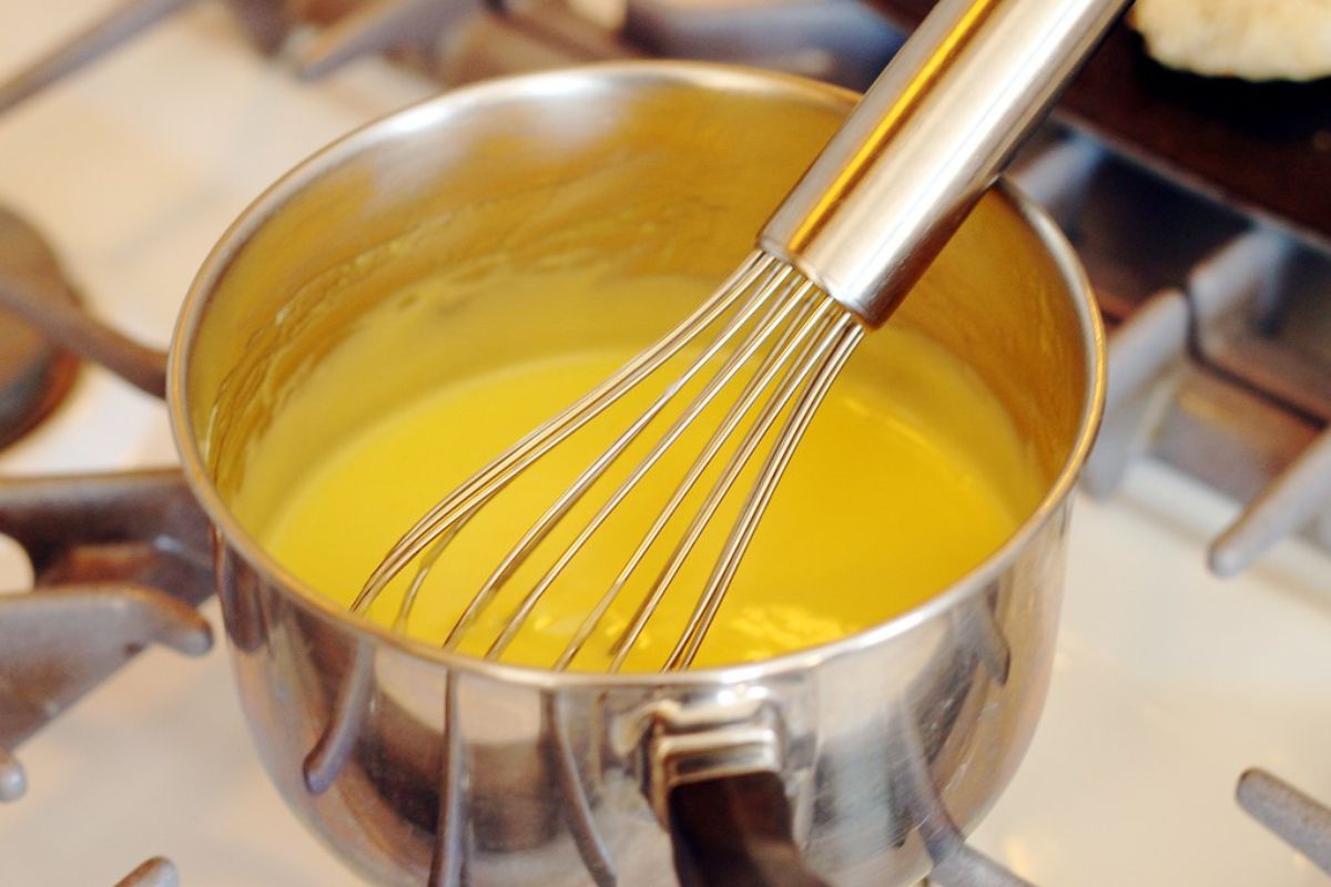Emulsión para salsas a base de huevo. Foto de Flickr.