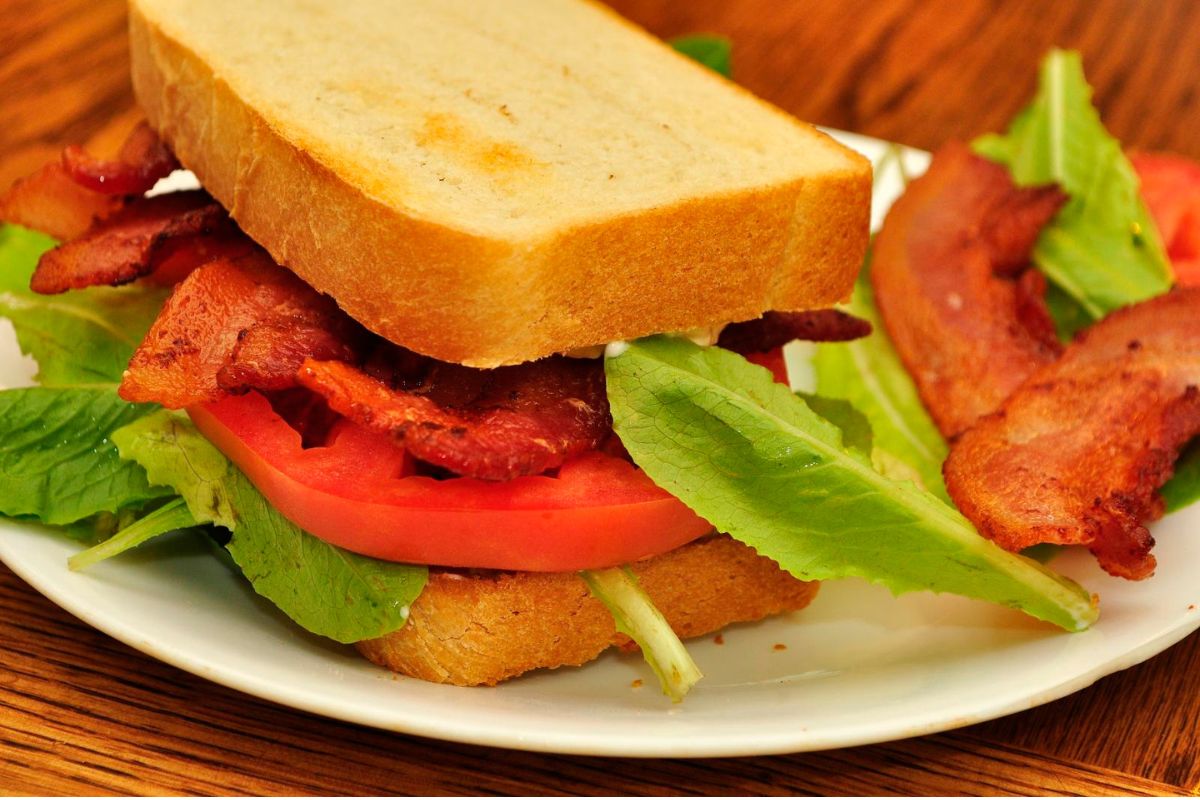 Sándwich recién hecho. Foto de Pexels.