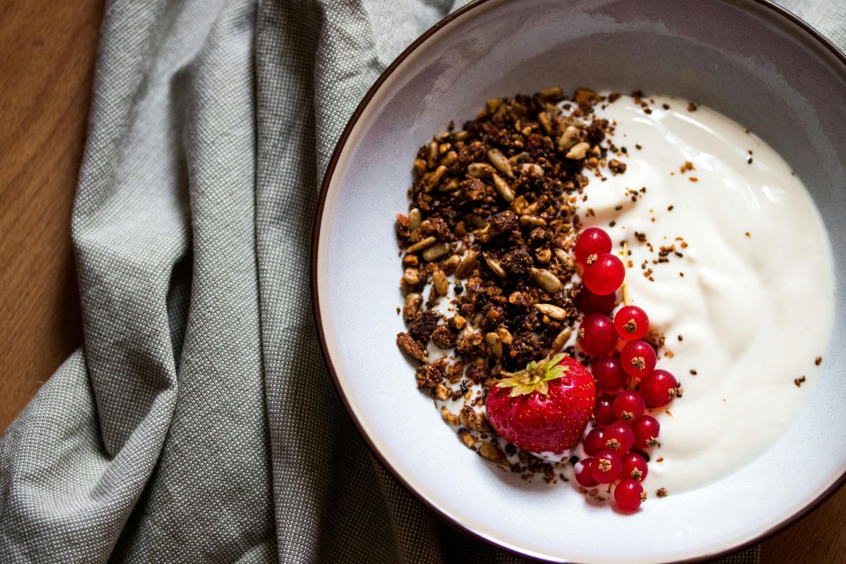Desayuno fresco y sencillo. Foto de Pexels.