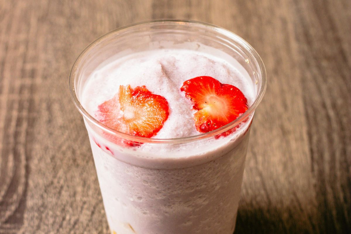 Smoothie de yogurt con fresas. Foto de Pexels.