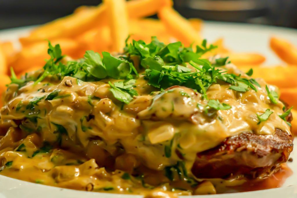 El steak Diane es una receta estadounidense donde el filet mignon es el protagonista.