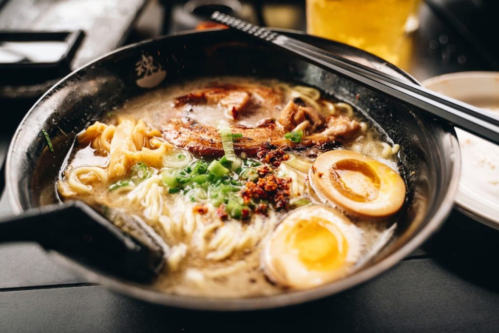 Los caldos para ramen cambian de acuerdo al tipo de carne y su tiempo de cocción.