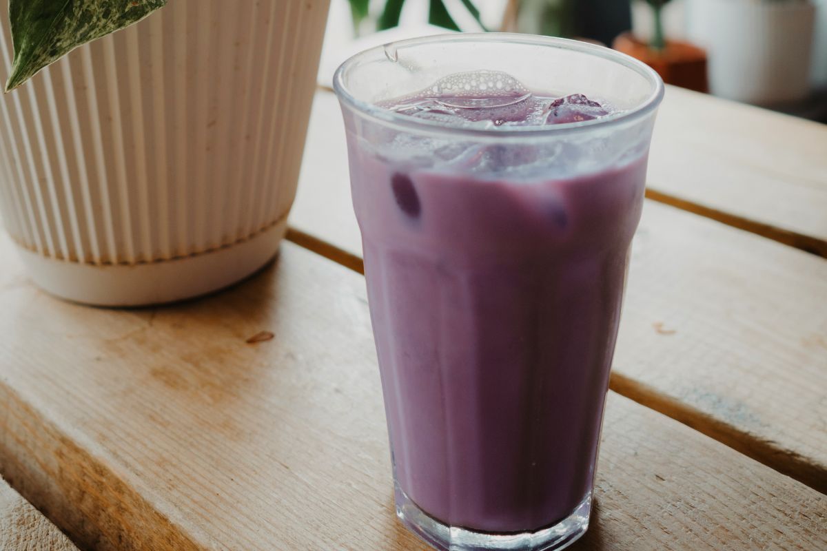 Bebida cremosa con ube. Foto de Pexels.