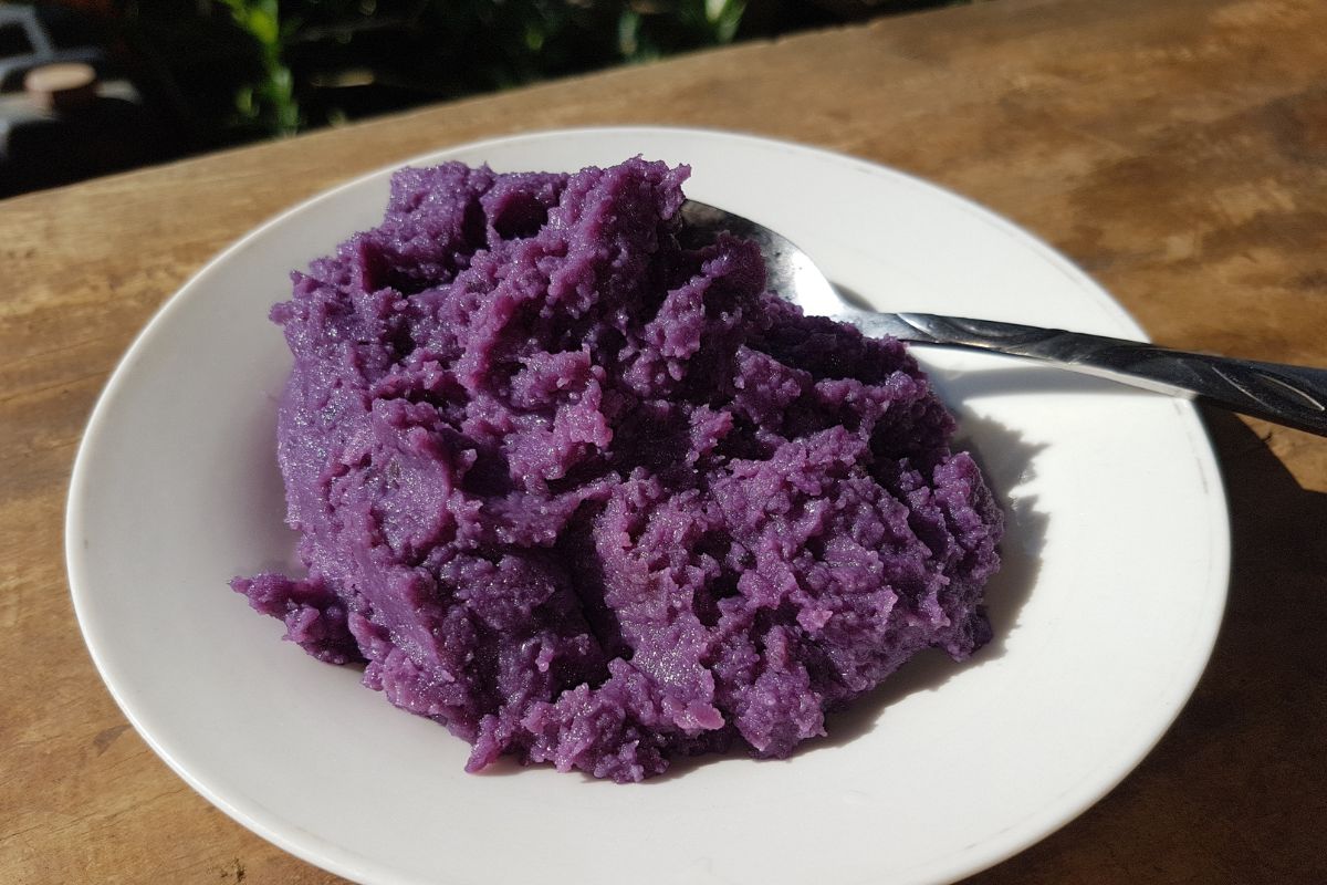 Bizcocho preparado con ube. Foto de Pexels.