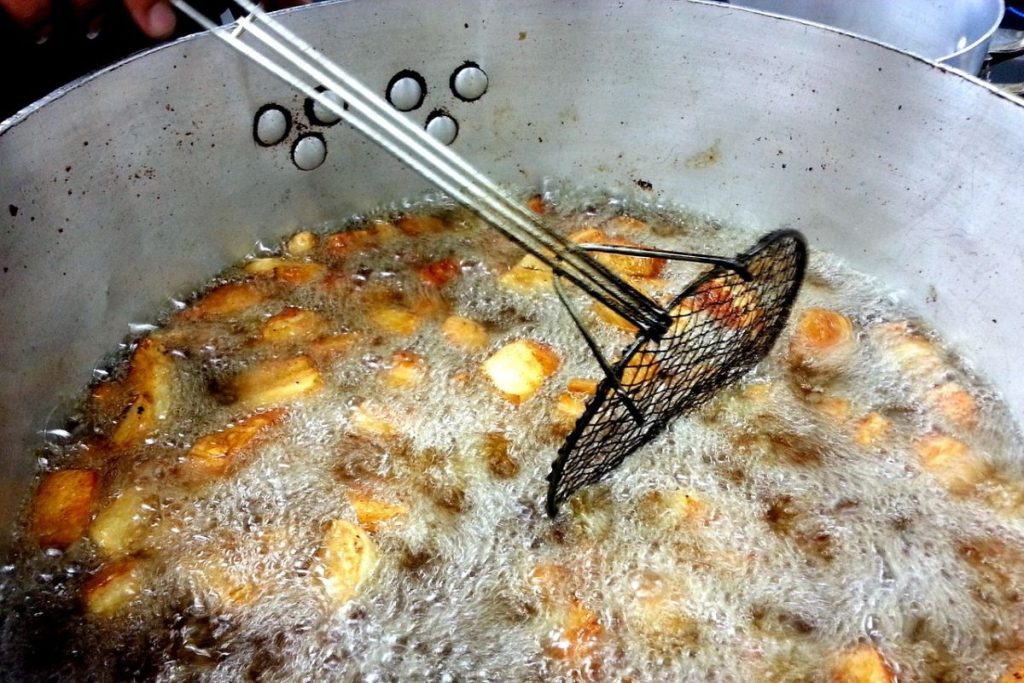 ¿Cómo identificar el aceite quemado a tiempo al cocinar en casa?