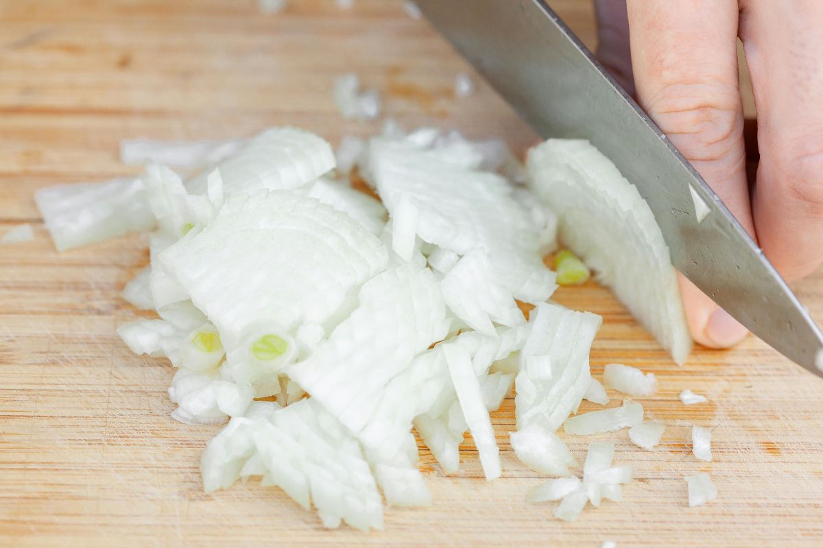 Trucos para no sufrir al cortar cebolla en casa