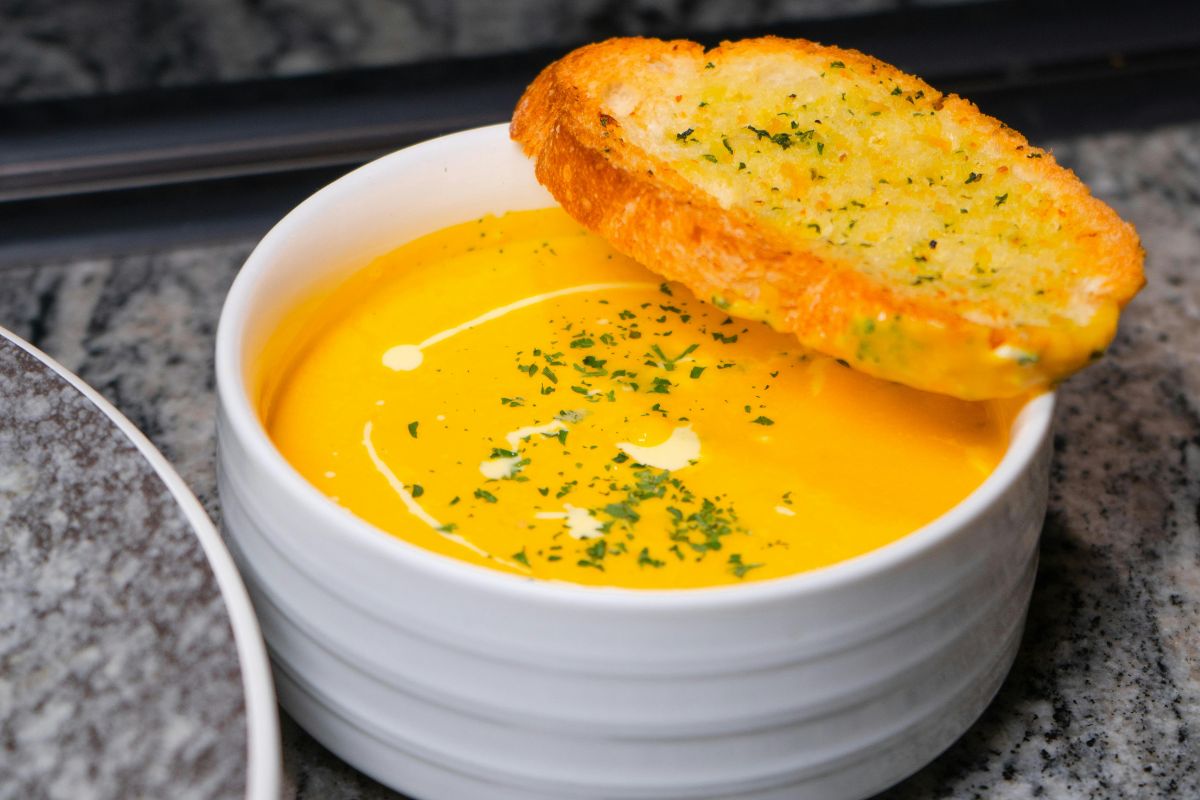 4 formas de reinventar la crema de calabaza con ingredientes mexicanos