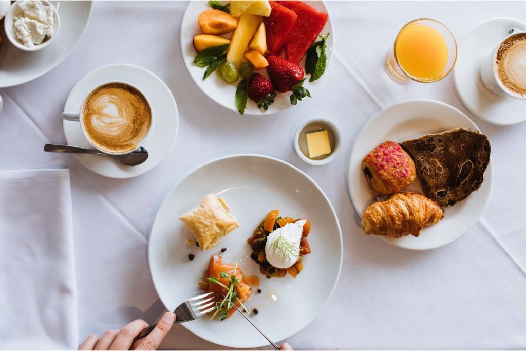 Desayuno continental: ¿qué es y qué tan saludable es su oferta?