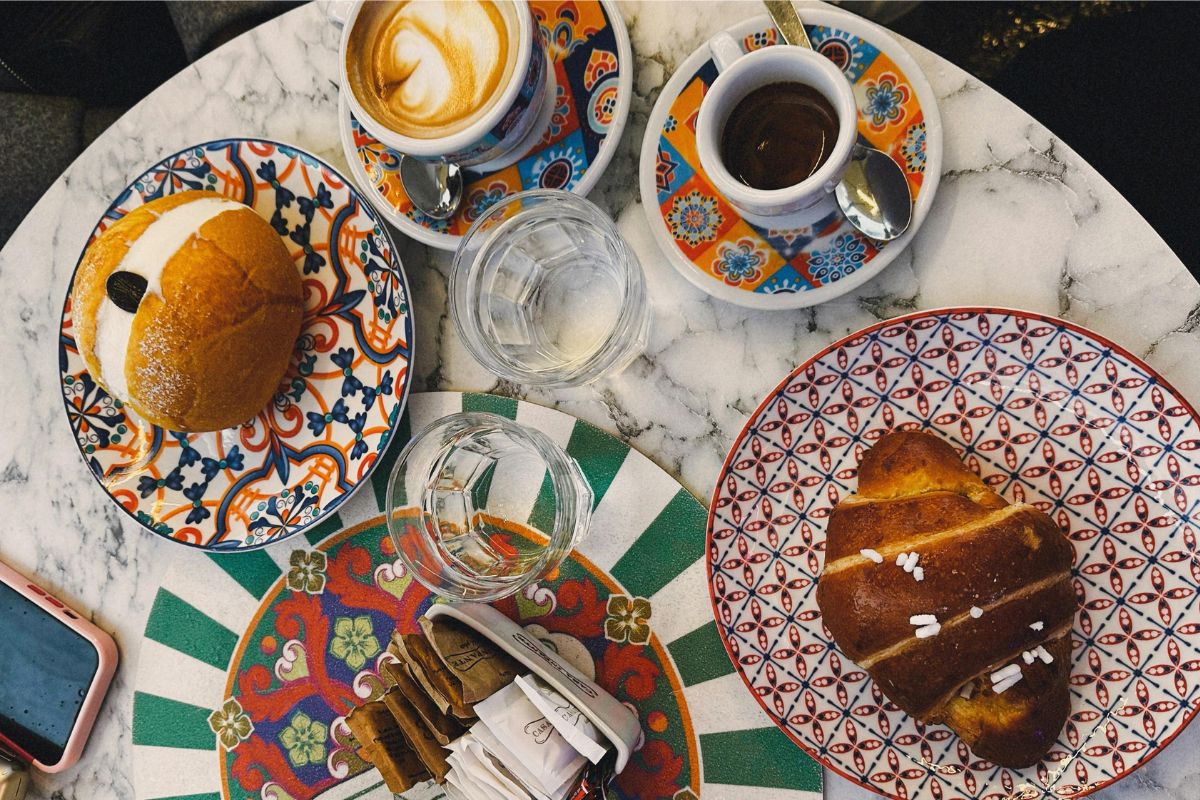 Desayuno italiano clásico. Foto de UnSplash.