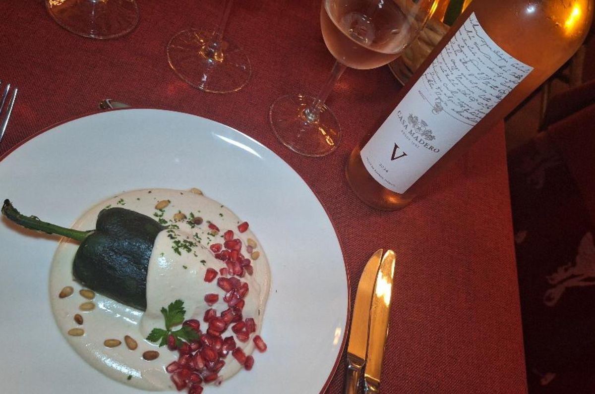 Chile en nogada del chef Gustavo González del Barceló Maya Colonial & Tropical, foto de Miriam Carmo