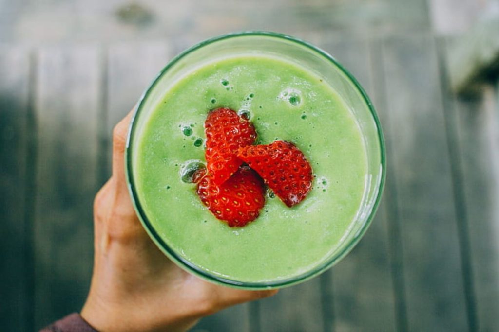 ¿Una alternativa del jugo verde? Dile que si al licuado de aguacate