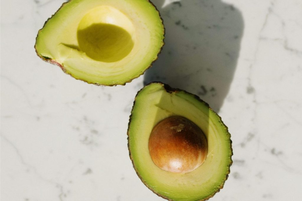 El licuado de aguacate es una bebida favorita para iniciar el día.