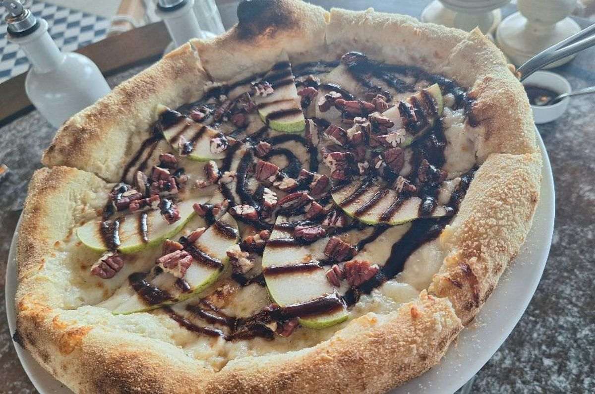 Pizza tres quesos y pera, foto de Miriam Carmo