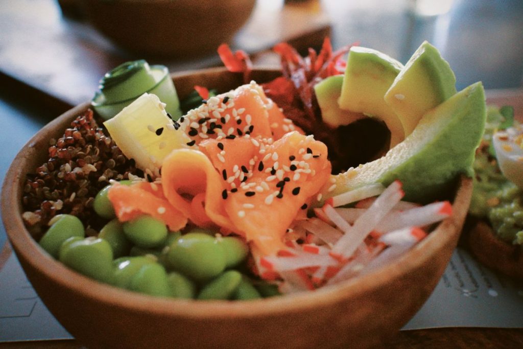 Los poke bowls son una opción de comida favorita en la CDMX.
