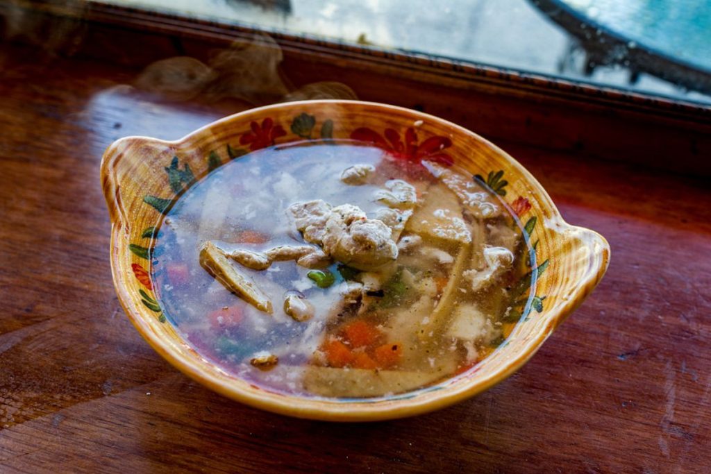 La sopa tolteca es uno de los platos de cuchara favoritos en México.