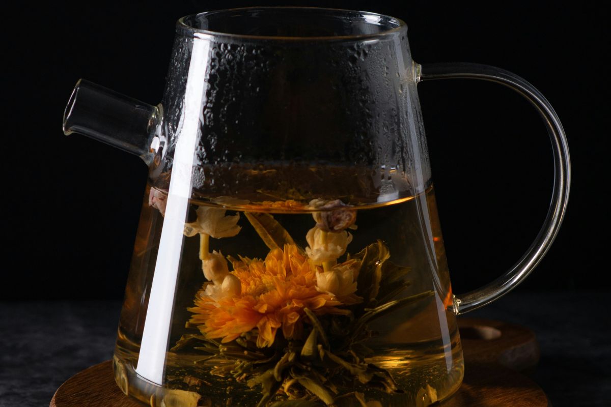 Infusión floral de temporada. Foto de Pexels.
