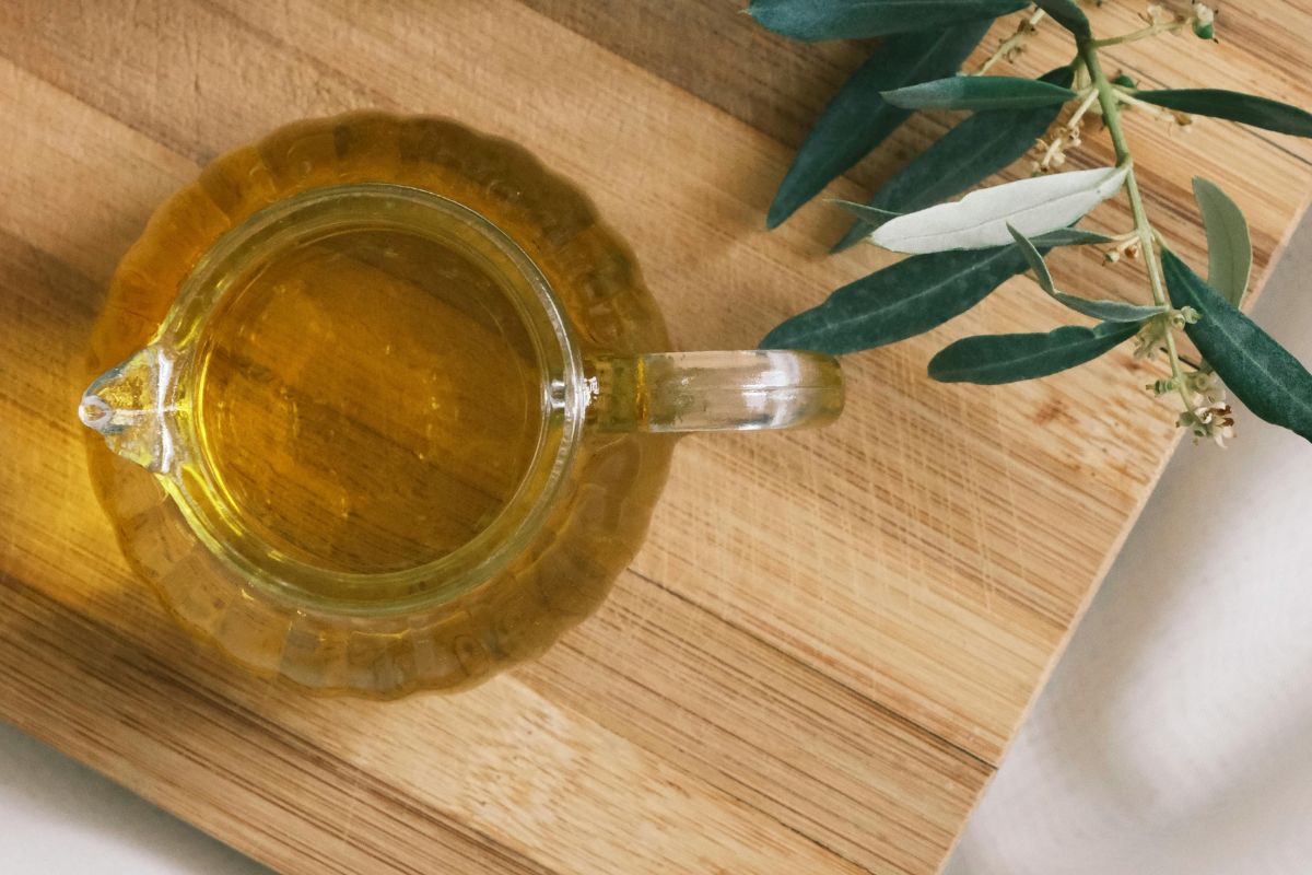 Aceite de oliva extra virgen. Foto de Pexels.