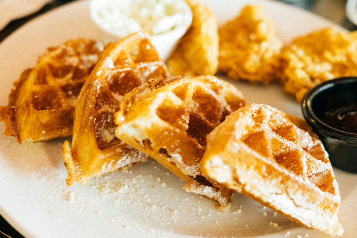 Waffles recién hechos. Foto de Pexels.