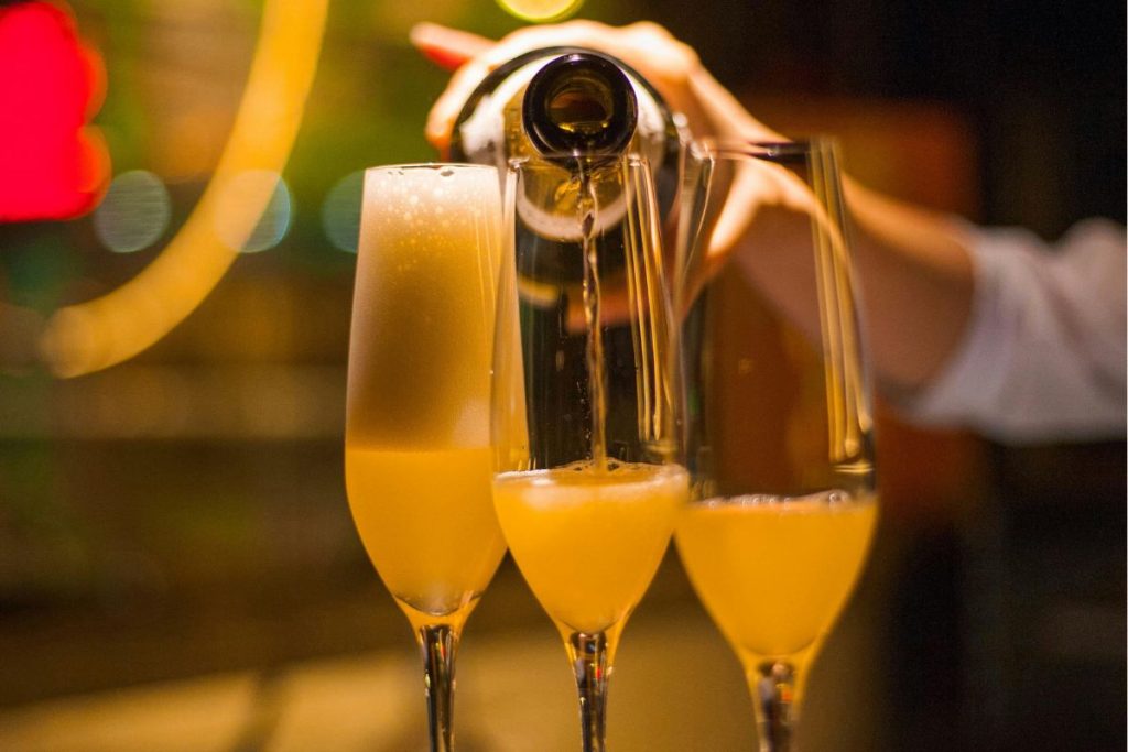 Los cocteles frutales se benefician de las burbujas del champagne.