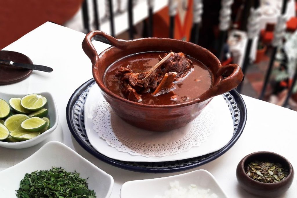 La comida picante es un remedio común para aliviar la resaca.