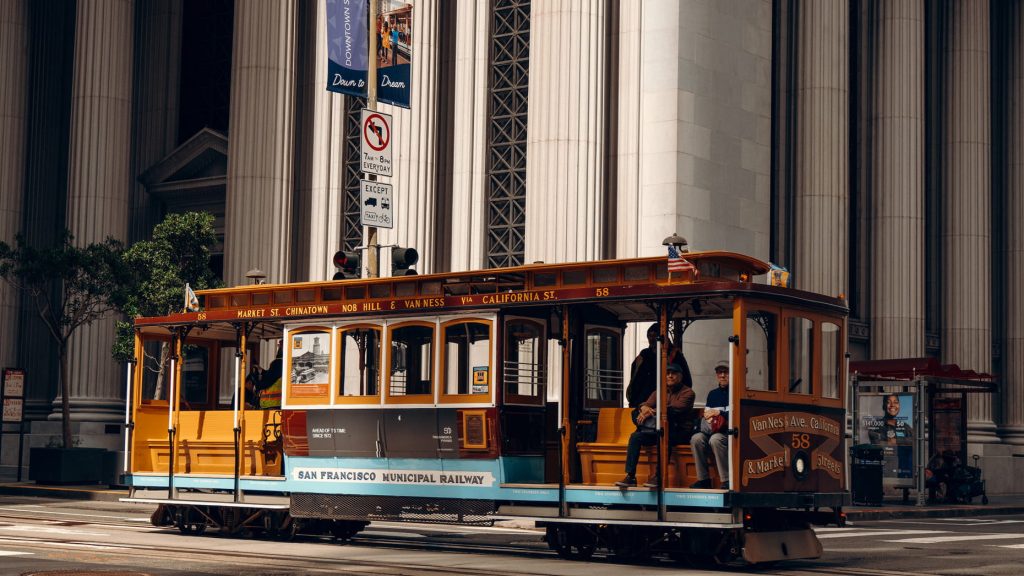 Four Seasons San Francisco at Embarcadero y La Ciudad desde las Alturas 1