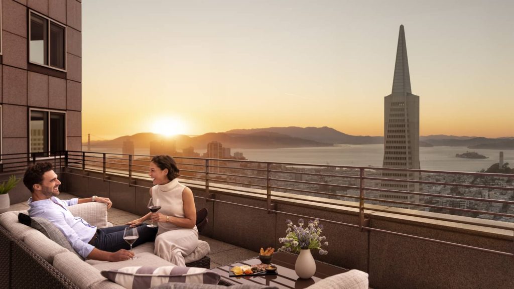 Four Seasons San Francisco at Embarcadero y La Ciudad desde las Alturas