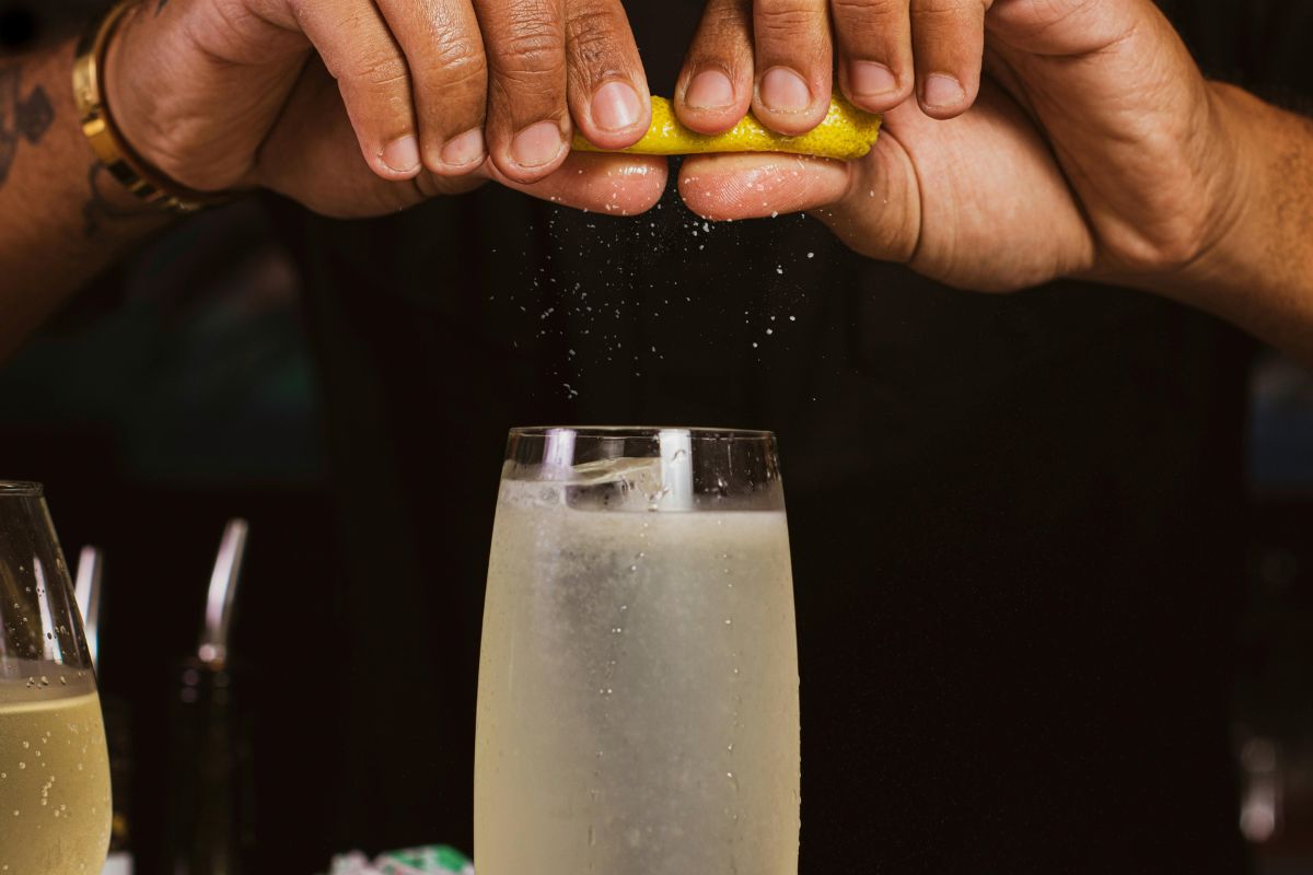 French 75: el coctel histórico que une a la guerra y la mixología