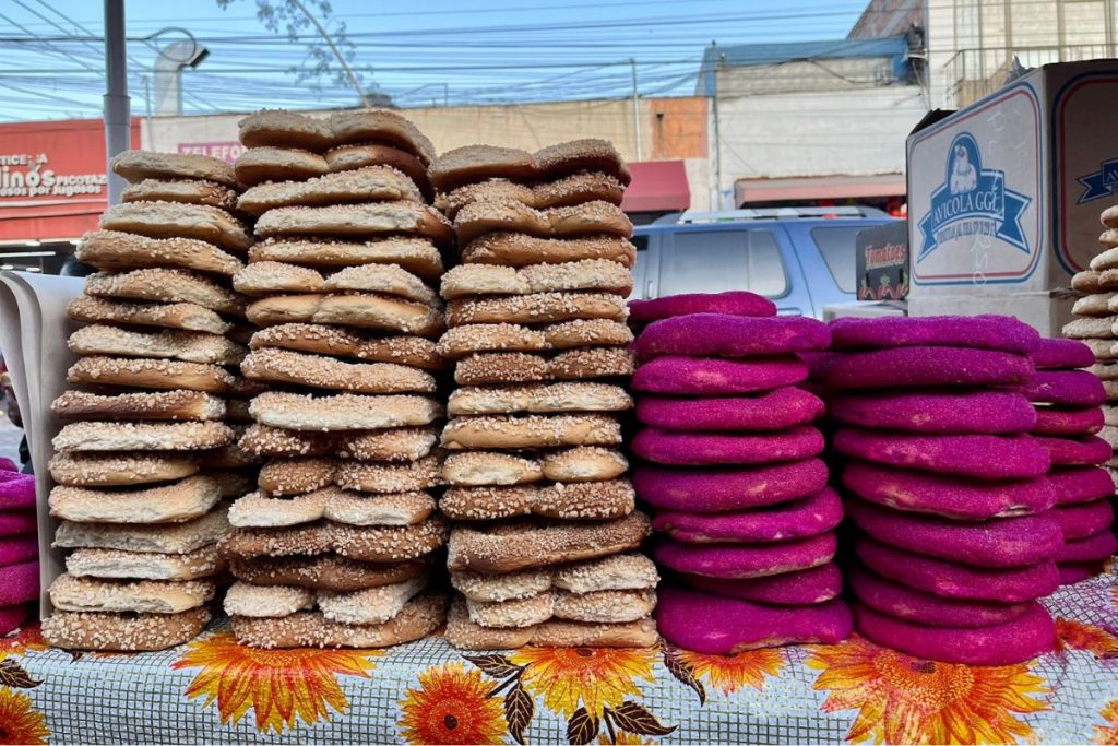 El gollete es un tipo de pan de muerto típico de Puebla.