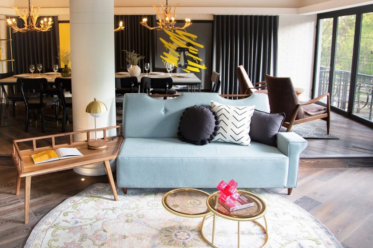 Habitación con sala y comedor. Foto de sitio web Campos Polanco.
