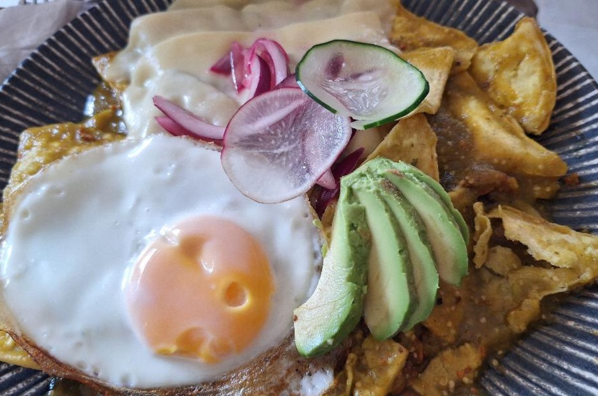 Chilaquiles Valladolid con carne ahumada, foto de Miriam Carmo