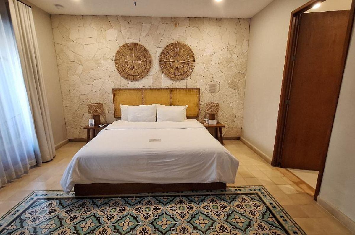 Habitación con cama king size en Frater Yucatán Hotel, foto de Miriam Carmo