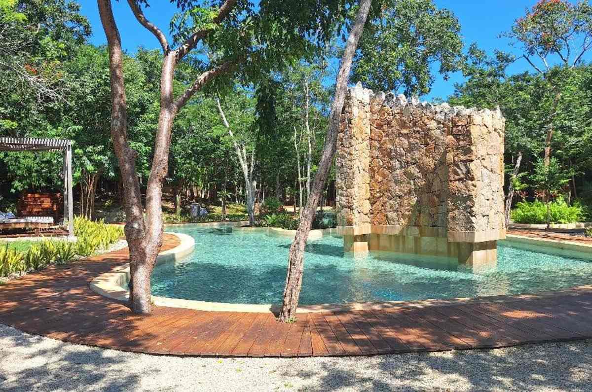 Alberca del hotel Oriundo Luxury Nature Villas, foto de Miriam Carmo