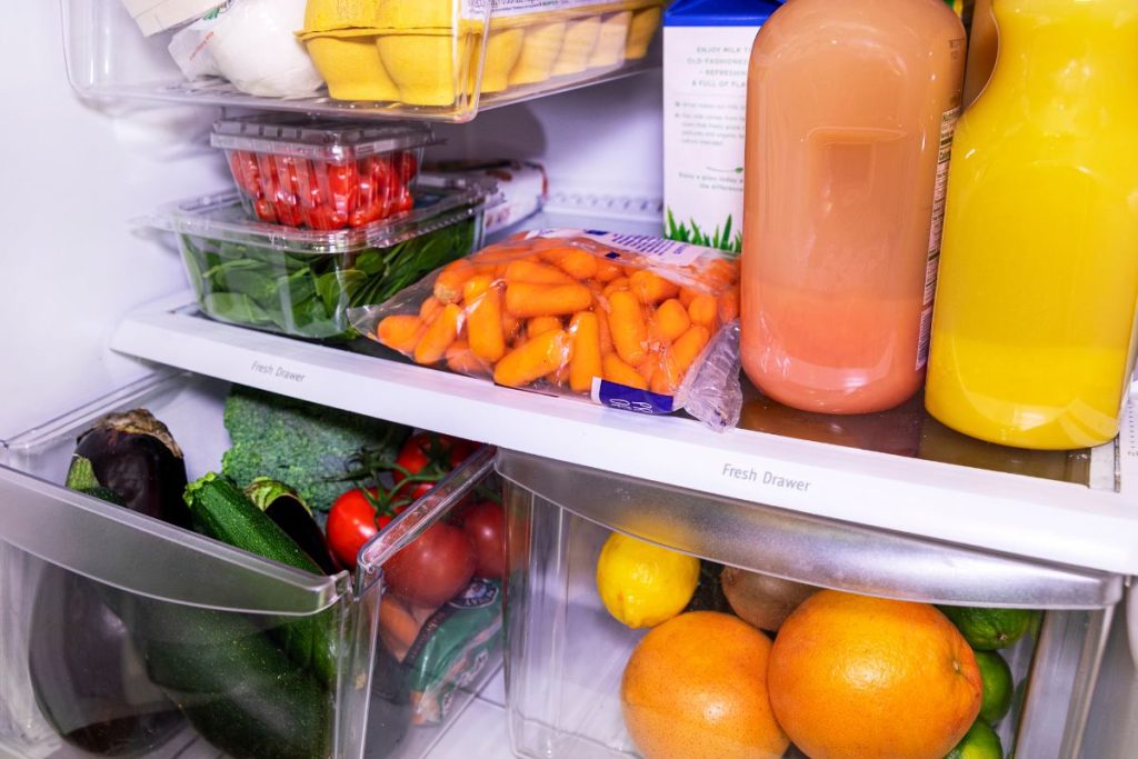 Así debes ordenar los alimentos en el refrigerador para no sacrificar espacio ni caducidad