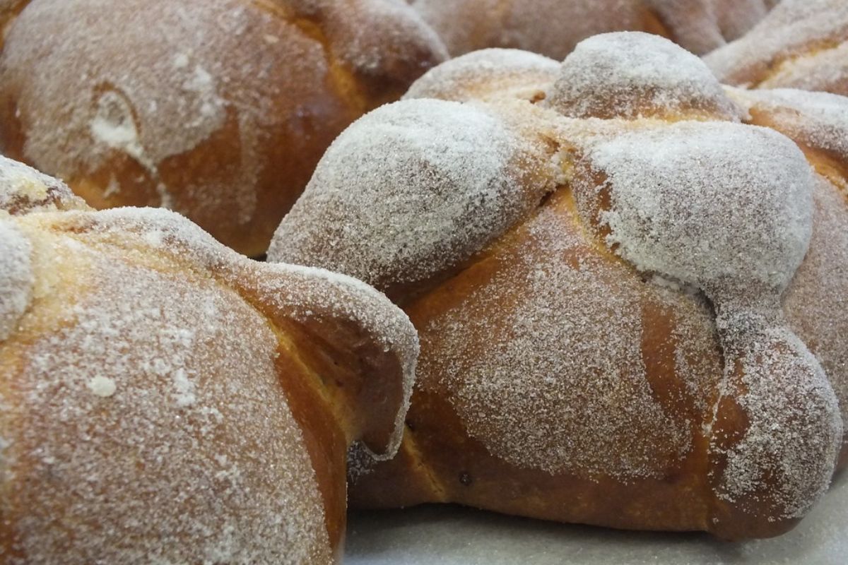 1. Pan de muerto relleno en Happy Bakery 